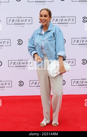 Vicky Pattinson, Comedy Central UKs FRIENDSFEST - VIP Arrivals, Clapham Common, London, Großbritannien, 24. Juni 2021, Foto von Richard Goldschmidt Stockfoto