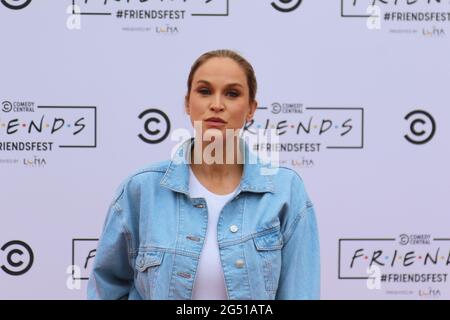 Vicky Pattinson, Comedy Central UKs FRIENDSFEST - VIP Arrivals, Clapham Common, London, Großbritannien, 24. Juni 2021, Foto von Richard Goldschmidt Stockfoto