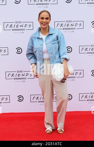 Vicky Pattinson, Comedy Central UKs FRIENDSFEST - VIP Arrivals, Clapham Common, London, Großbritannien, 24. Juni 2021, Foto von Richard Goldschmidt Stockfoto