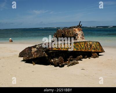 Ein verlassene Panzer, der in der Vergangenheit von der US-Marine als Ziel genutzt wurde, am Flamenco-Strand auf der Insel Culebra in Puerto Rico Stockfoto