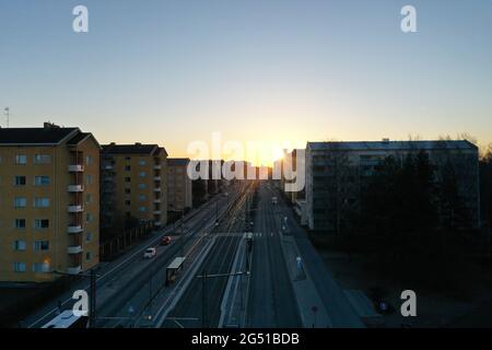 In Tampere piepst früher Sonnenaufgang. Stockfoto