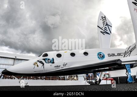 VSS Enterprise, erste SpaceShipTwo (SS2) Raumflugmaschine, gebaut von Scaled Composites für Virgin Galactic. Ausstellung auf der Farnborough International Airshow 2012 Stockfoto