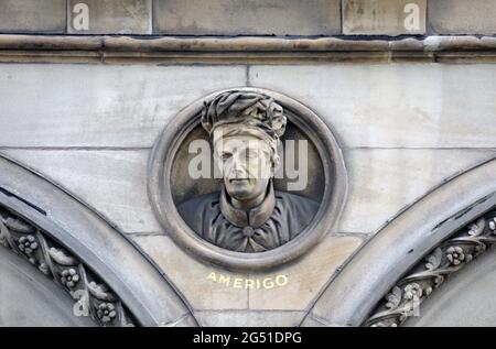 Amerigo Vespucci Skulptur auf dem Hargreaves Building in Liverpool Stockfoto