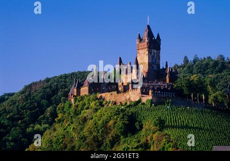 Schloss Cochem auf einem Hügel, Chochem, Rheinland-Pfalz, Deutschland Stockfoto