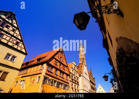 Straße in der Altstadt mit Fachwerkhäusern, Dinkelsbühl, Bayern, Deutschland Stockfoto