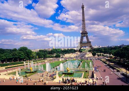 Eiffelturm und Brunnen im Quartier du Trocadero, Paris, Frankreich Stockfoto