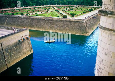 Im Ruderboot im Fluss Loire von Chateau Chenonceau, Chenonceaux, Indre-et-Loire, Frankreich aus gesehen Stockfoto