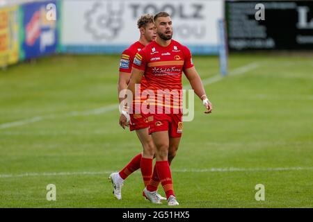 Castleford, Großbritannien. Juni 2021. Mike McMeeken (12) von Catalans Dragons in Castleford, Vereinigtes Königreich am 6/24/2021. (Foto von James Heaton/News Images/Sipa USA) Quelle: SIPA USA/Alamy Live News Stockfoto