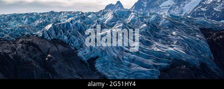 Craggy Grey Glacier Falling to Lago Grey, Magellanes Region, Torres del Paine, Chile Stockfoto