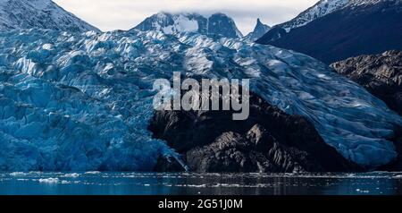 Craggy Grey Glacier am Lago Grey, Magellanes Region, Torres del Paine, Chile Stockfoto