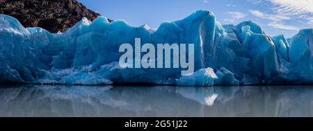 Craggy Grey Glacier am Lago Grey, Magellanes Region, Torres del Paine, Chile Stockfoto