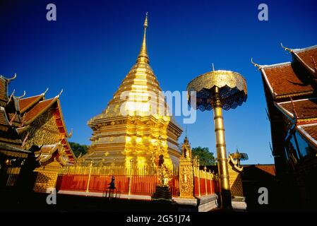 Goldene Stupa im Wat Phra That Doi Suthep Tempel, Chiang Mai, Thailand Stockfoto