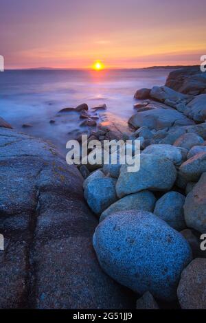 Sonnenuntergang über dem Meer, Peggy's Cove, Halifax, Nova Scotia, Kanada Stockfoto