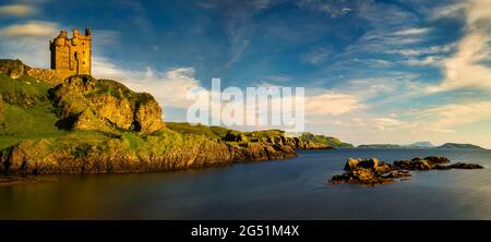 Landschaft mit Schloss von Gylen und Küstenlinie, Isle of Kerrera, Schottland, Großbritannien Stockfoto