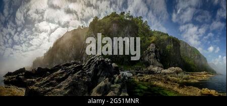 Landschaft mit Klippen, Loch Buie, Isle of Mull, Schottland, Großbritannien Stockfoto