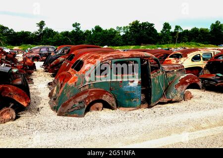 Alte rostige Autos in Schrottplatz, Minnesota, USA Stockfoto