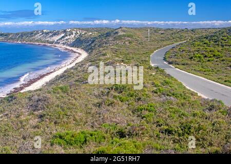 Straße entlang der Küste bei Porpoise Bay auf Rottnest Island Stockfoto