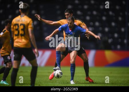 Buriram, Thailand. Juni 2021. Dejan Damjanovic (C) vom Kitchee SC beim AFC Champions League 2021-Spiel der Gruppe J zwischen Kitchee SC und Port FC im Buriram Stadium in Aktion. (Endergebnis; Kitchee SC 2:0 Port FC) Credit: SOPA Images Limited/Alamy Live News Stockfoto