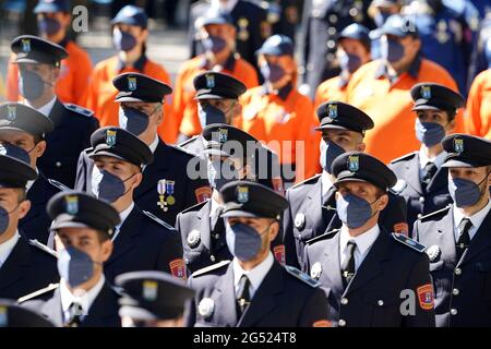 Madrid, Spanien. Juni 2021. Akt anlässlich des Festes von „San Juan Bautista“, Patron der Stadtpolizei von Madrid. 24. Juni 2021. Foto von Acero/AlterPhotos/ABACAPRESS.COM Credit: Abaca Press/Alamy Live News Stockfoto