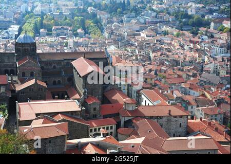 FRANKREICH. HAUTE-LOIRE (43). REGION AUVERGNE. LE PUY-EN-VELAY. DIE KATHEDRALE UNSERER LIEBEN FRAU VON VELAY. Stockfoto