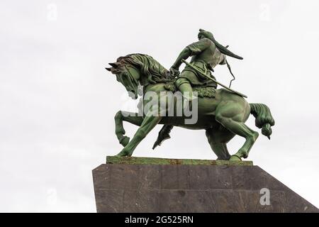 Ufa, Russland - 15. juni 2021: Salawat Julajew-Denkmal in Ufa - die größte Reiterstatue Europas. Stockfoto