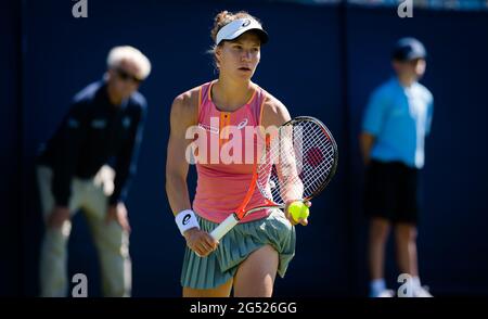 Eastbourne, Großbritannien. Juni 2021. Viktorija Golubic aus der Schweiz während ihres zweiten Spieles beim Viking International WTA 500 Tennisturnier 2021 am 23. Juni 2021 im Devonshire Park Tennis in Eastbourne, England - Foto Rob Prange/Spanien DPPI/DPPI/LiveMedia Kredit: Unabhängige Fotoagentur/Alamy Live News Stockfoto