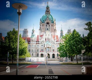 HANNOVER, DEUTSCHLAND. 19. JUNI 2021 Neues Rathaus Vorderansicht Stockfoto