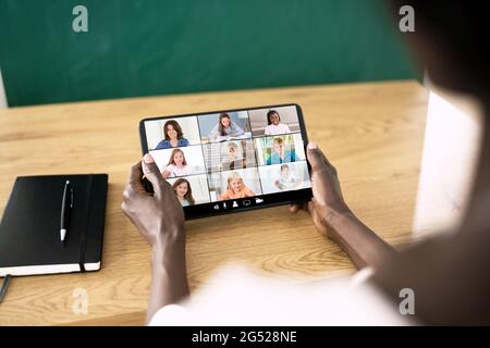 Lehrer Hosting Online-Klasse Mit Videokonferenz Auf Laptop Stockfoto