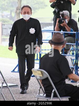 Denny Tamaki, Gouverneur von Okinawa, nimmt am 23. Juni 2021 am Gedenkgottesdienst für alle Kriegstoten der „Schlacht von Okinawa“ im Peace Memorial Park in Itoman, Präfektur Okinawa, Japan, Teil. Quelle: AFLO/Alamy Live News Stockfoto