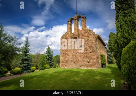 Romanische Einsiedelei von Sant Pere Desplà, in der Nähe von Arbúcies (La Selva, Katalonien, Spanien) ESP: Ermita románica de Sant Pere Desplà, cerca de Arbúcies Stockfoto