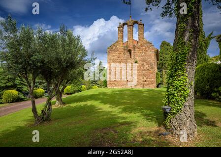 Romanische Einsiedelei von Sant Pere Desplà, in der Nähe von Arbúcies (La Selva, Katalonien, Spanien) ESP: Ermita románica de Sant Pere Desplà, cerca de Arbúcies Stockfoto