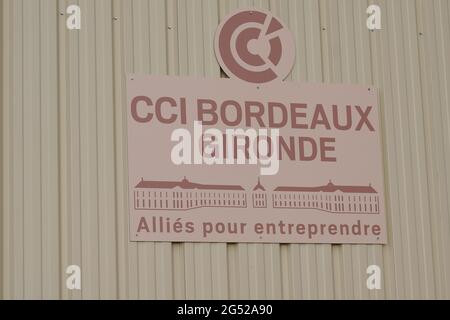 Bordeaux , Aquitaine Frankreich - 02 05 2021 : Chambre de Commerce et d'Industrie CCI-Logo und Signaltext auf Bauagentur in Bordeaux City Frankreich Stockfoto