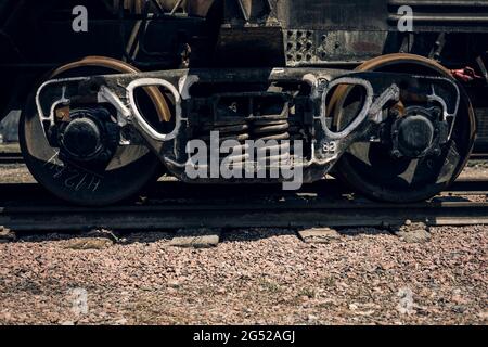 Detail der mechanischen Teile, Räder und Ausrüstung des Zuges. Stockfoto