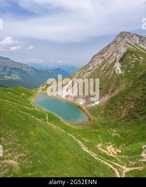 Luftaufnahme des Branchino-Sees und der Rifugio Branchino. Valcanale, Ardesio, Val Seriana, Bezirk Bergamo, Lombardei, Italien, Südeuropa. Stockfoto