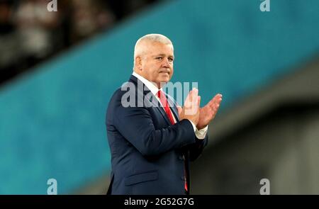 Aktenfoto vom 01-11-2019 von Warren Gatland. Datei-Foto vom 09-11-2017 von Wales-Cheftrainer Warren Gatland (rechts) und Alun Wyn Jones während der Pressekonferenz im Vale Resort, Hensol. Ausgabedatum: Freitag, 25. Juni 2021. Stockfoto