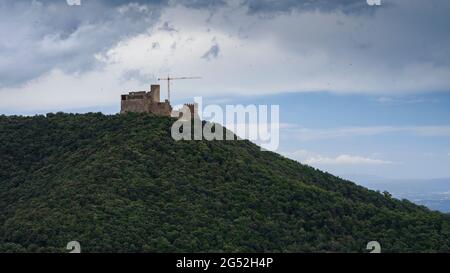 Schloss Montsoriu von der Wohngegend Fogueres de Montsoriu (La Selva, Katalonien, Spanien) ESP: Castillo de Montsoriu desde Fogueres de Montsoriu Stockfoto