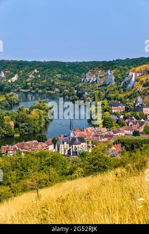 FRANKREICH. EURE (27) LES ANDELYS. KREIDEFELSEN IN EINER SCHLEIFE DES FLUSSES SEINE Stockfoto