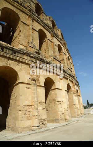 Das kolosseum von El Jem, das zweitgrößte in der römischen Welt Stockfoto