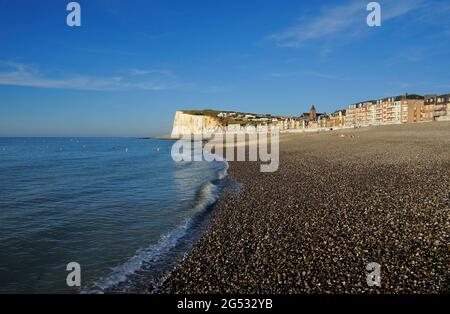 FRANKREICH, SOMME (80) COTE D'OPALE, MERS-LES-BAINS, KIESSTRAND Stockfoto