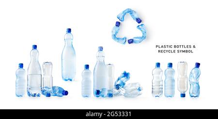 Wasser-Plastikflaschen und Recycling-Symbol aus gebrauchten Plastikflaschen auf weißem Hintergrund isoliert gesetzt. Umweltverträgliches Recycling-Konzept. Designhelmen Stockfoto