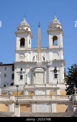 Italien, Rom, Piazza di Spagna, Spanische Treppe und Kirche Trinità dei Monti Stockfoto