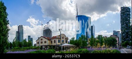 Stiftung Riccardo Catella, UniCredit Turm und Vertikalen Wald, Bibliothek der Bäume, neuer Park in Mailand, Wolkenkratzer. Lombardei, Italien Stockfoto