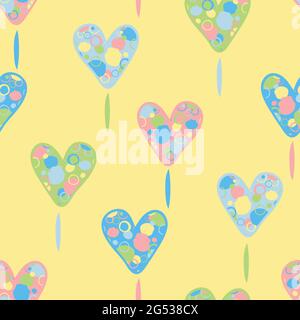 Nahtloses Vektor-Muster mit pastellfarbenen Liebesherzen auf gelbem Hintergrund. Romantisches glückliches Tapetendesign. Künstlerische Valentine Mode Textil. Stock Vektor