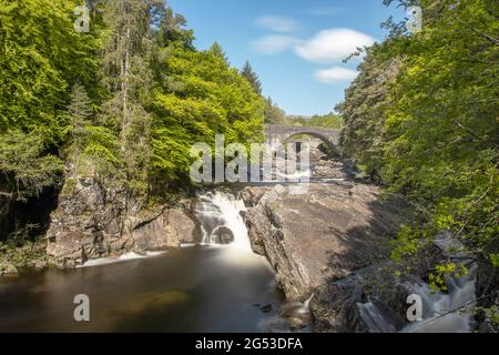 Invermoriston Falls in der Nähe von Loch Ness in den schottischen Highlands, Großbritannien Stockfoto