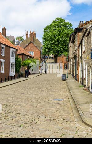 Blick auf den steilen Hügel von Danesgate Ecke Lincoln City Stockfoto