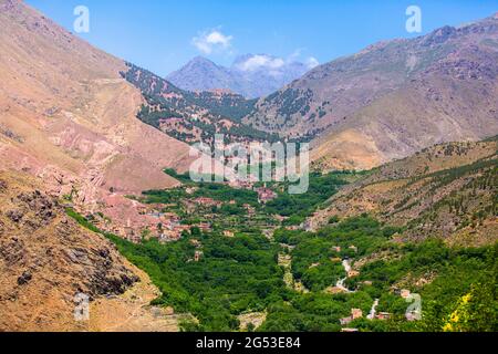 Das wunderschöne Tal von Imlil zwischen den Atlasbergen in Marokko Stockfoto