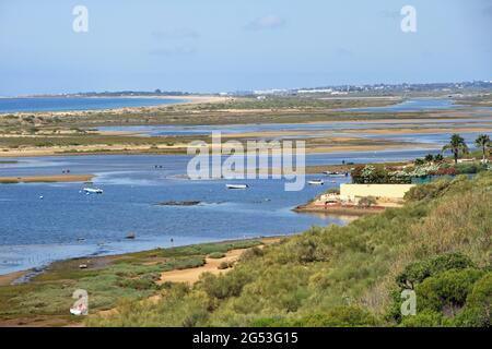 Barrier Island Blick von Cacela Velha, Naturpark Ria Formosa, Algarve, Portugal Stockfoto