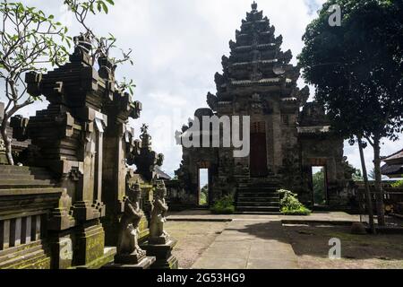 Rückseite des Haupteingangs des Pura-Kehen-Tempels. Cempaga, Bangli Regency, Bali, Indonesien. Stockfoto