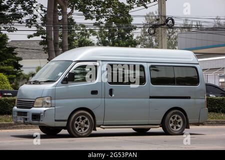 Chiangmai, Thailand -Juni 2 2021: Privater alter Nissan Urvan Van Car.Foto an der Straße Nr. 121 etwa 8 km von der Innenstadt von Chiangmai thailand entfernt. Stockfoto