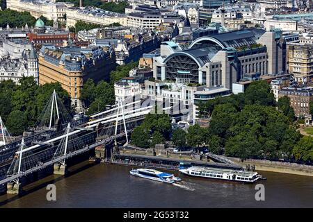 Großbritannien, London, Luftansicht des Bahnhofs Charing Cross und der Themse Stockfoto